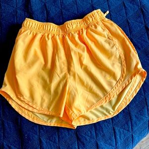 🌺Nike running shorts